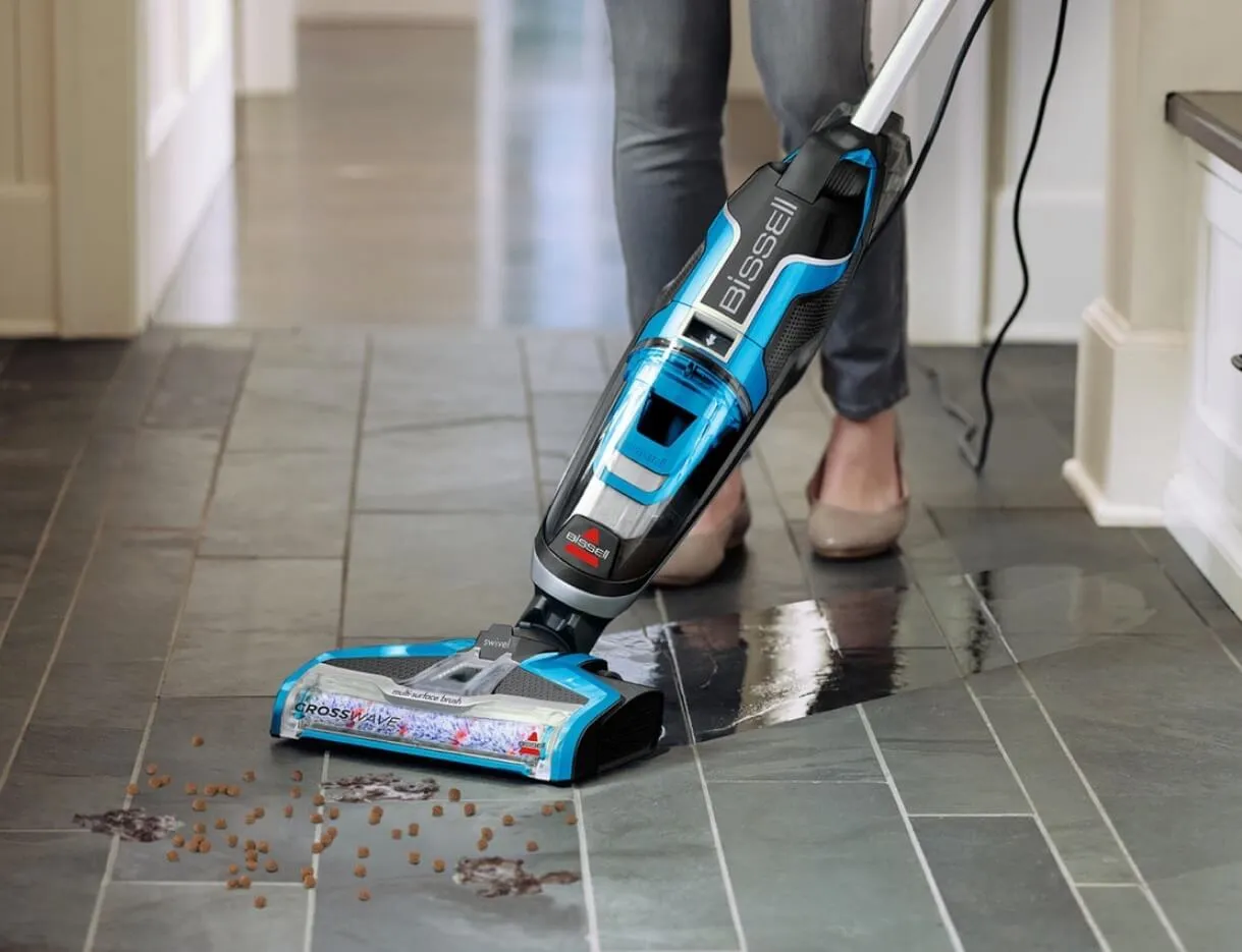 Nettoyage des sols avec une serpillère électrique rotative à vapeur, pratique et rapide au quotidien